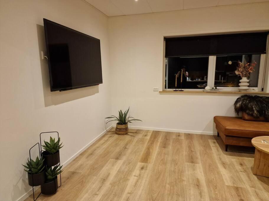 OyndarfjordurNew Flat With Hot Tub - No3アパートメント エクステリア 写真