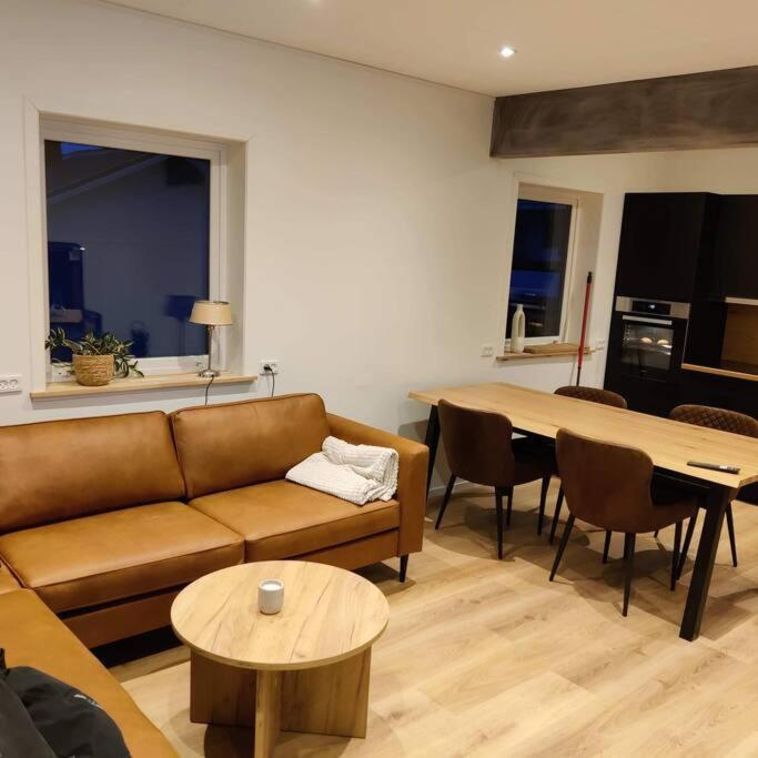 OyndarfjordurNew Flat With Hot Tub - No3アパートメント エクステリア 写真