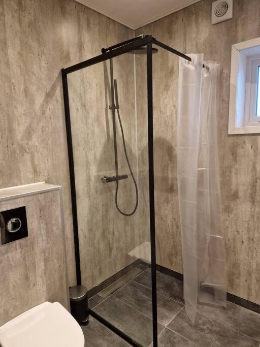 OyndarfjordurNew Flat With Hot Tub - No3アパートメント エクステリア 写真